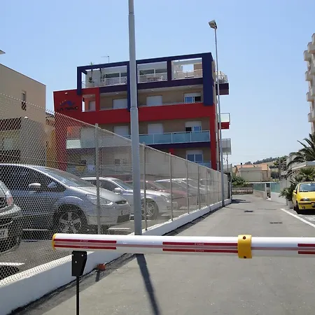Hotel apartamentowy La Nave 3*